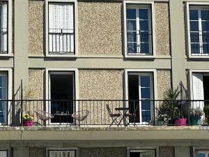 L'ancre, Studio Perret vue mer.