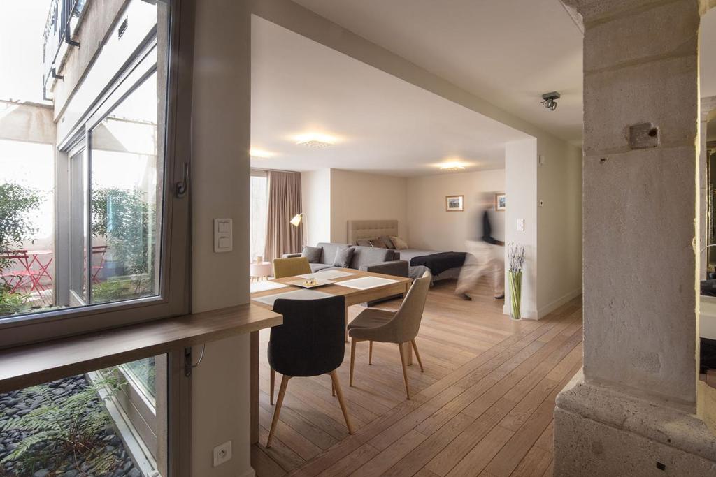 L'Aparté 1 Rue des Orphelines, 54000 Nancy