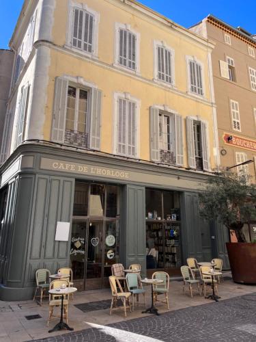 L appartement du Cafe de l horloge