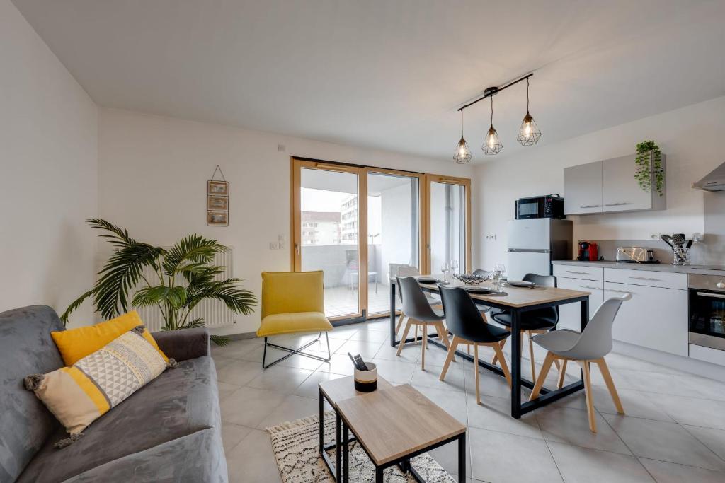 Appartement L'Art de Ville - 2 bedroom near the city center terrace and garage 30 Avenue de Cran 74000 Annecy