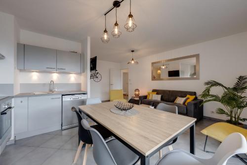 L'Art de Ville - 2 bedroom near the city center terrace and garage