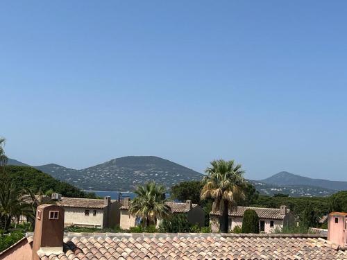 L’atypique : 2 chambres // Piscine // parking