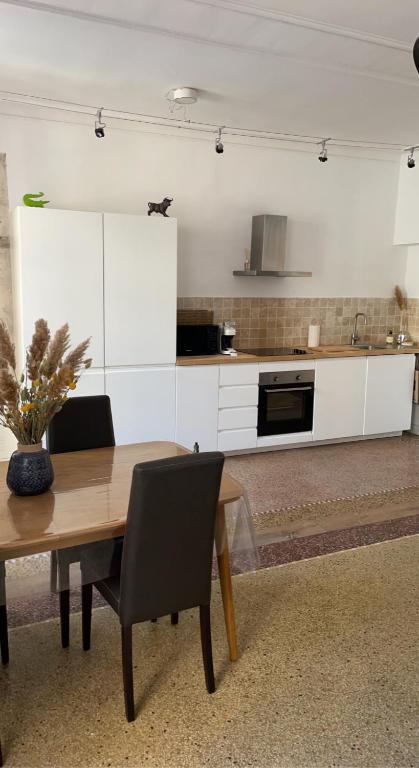 Appartement L’écrin des calquières 6 Rue des Calquières 30000 Nîmes