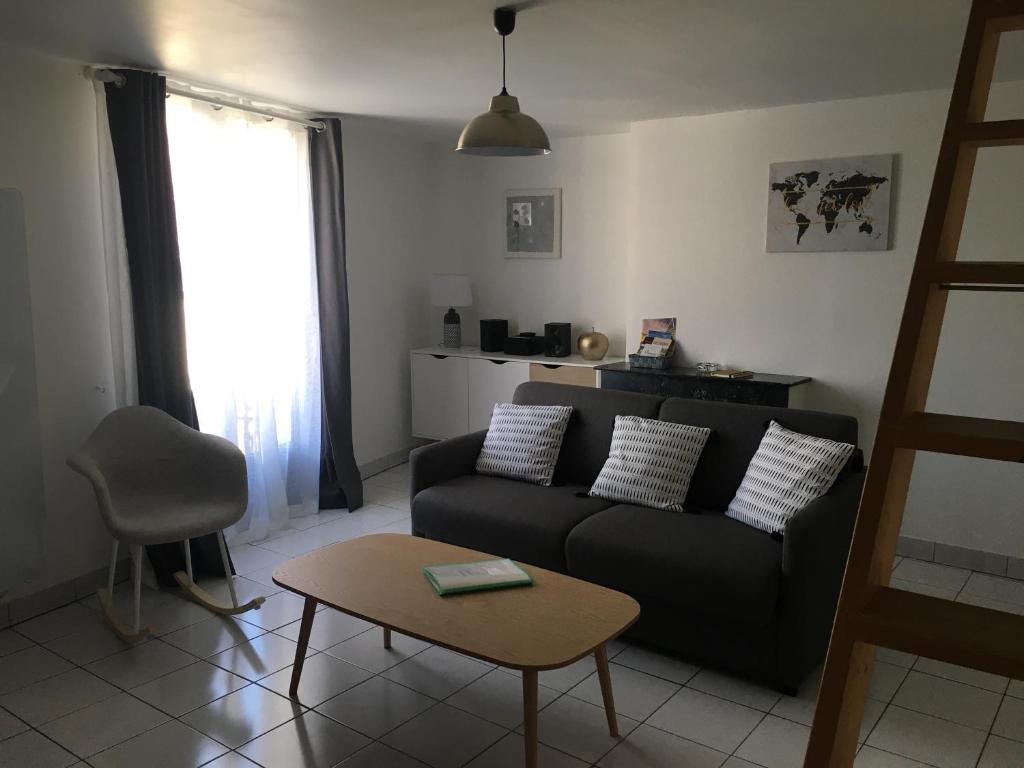 Appartement L Ecrin, duplex classé 2 étoiles, au cœur de Villandry 1er étage, porte de gauche 1 Rue du Bocage 37510 Villandry