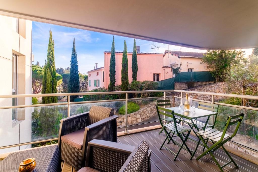 L'Elena - Appt proche plage avec terrasse 48 Bis Avenue du Grand Jas, 06400 Cannes