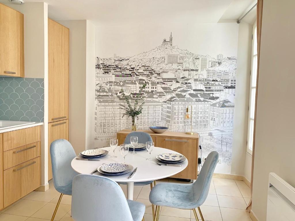 Appartement L'Escale au Coeur du Vieux Port de Marseille 27 Rue Pavillon 13001 Marseille