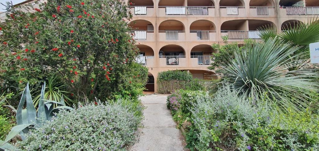 Appartement L'Étoile sous les Pins - La Loge 9 avenue de la Méditerranée Bâtiment B Port la Gavine 83400 Hyères