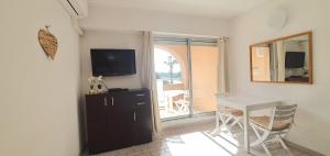 Appartement L'Étoile sous les Pins - La Loge 9 avenue de la Méditerranée Bâtiment B Port la Gavine 83400 Hyères Provence-Alpes-Côte d\'Azur