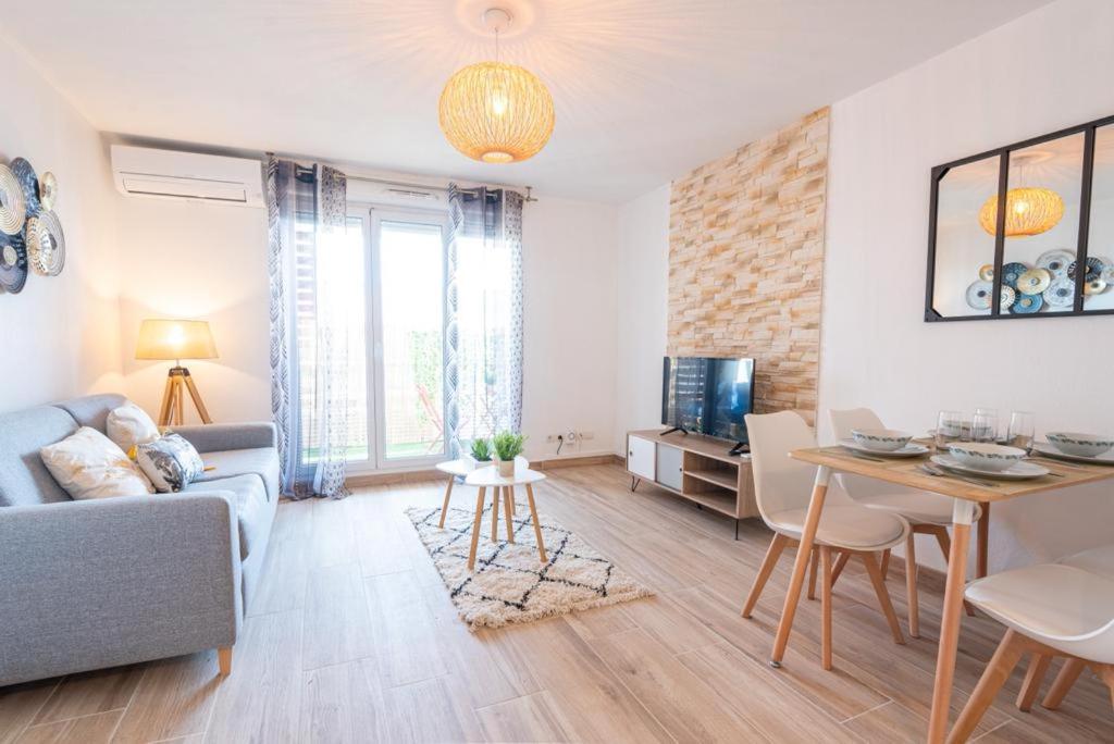 L'IDEAL COSY - PARKING PRIVE BALCON CLIM WIFI 54d Route de Beaucaire, 30000 Nîmes