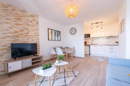 L'IDEAL COSY - PARKING PRIVE BALCON CLIM WIFI