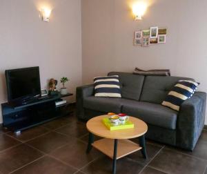 L'île d'Olive, appartement entier 2 à 4 personnes terrasse 25 m2 Besançon, proche CV, Micropolis et CHU