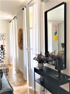 Appartement L Îlot Secret - Appartement Nîmes centre Terrasse et climatisation 16 Rue du Grand Couvent 30000 Nîmes Languedoc-Roussillon