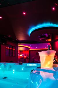 L'Insolite Spa Privatif ''Suite Luxueuse-Jacuzzi\
