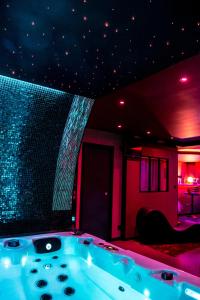 L'Insolite Spa Privatif ''Suite Luxueuse-Jacuzzi\