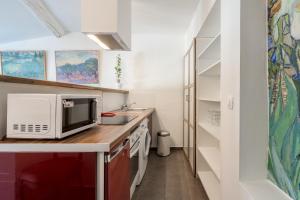 Appartement L'ISLE D OR - LES IRIS - 3 étoiles - 3ème étage 9 Place Ferdinand Buisson 84800 LʼIsle-sur-la-Sorgue Provence-Alpes-Côte d\'Azur