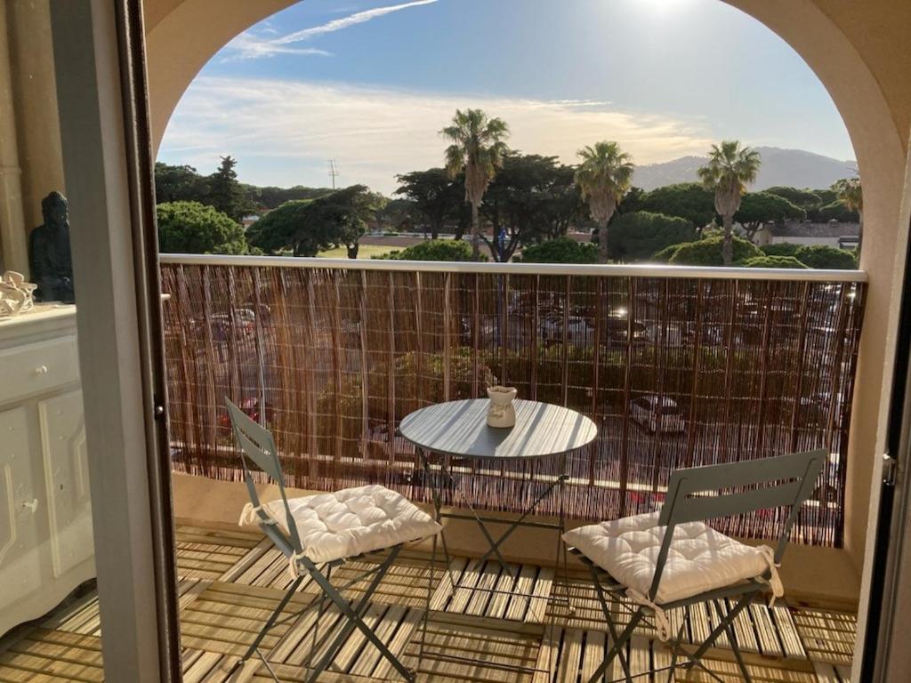L Oasis studio proche hôpital et aéroport Piscine Parking &Netflix