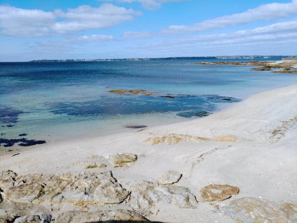 L'Océan à 100m via une venelle privée, la Ville Close à 500m, l'Archipel des Glénan à l'horizon 21 Boulevard Bougainville, 29900 Concarneau