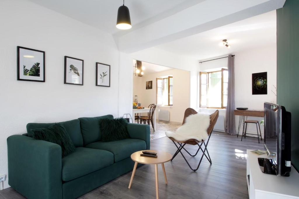 L'Or Vert, CASTLE VIEW, PRIVATE parking, Air conditioner, Netflix, 160m from medieval town 66 Rue Barbacane, 11000 Carcassonne