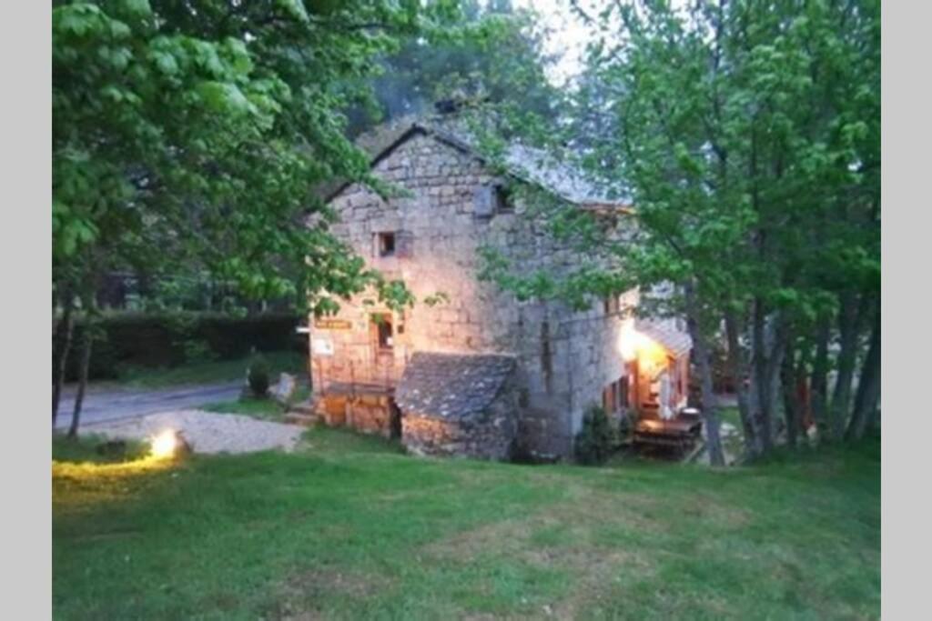 Appartement L'Oustau, beau gite écologique en bord de lac 250 CHEMIN DE MEYFRAICHES 07320 Devesset