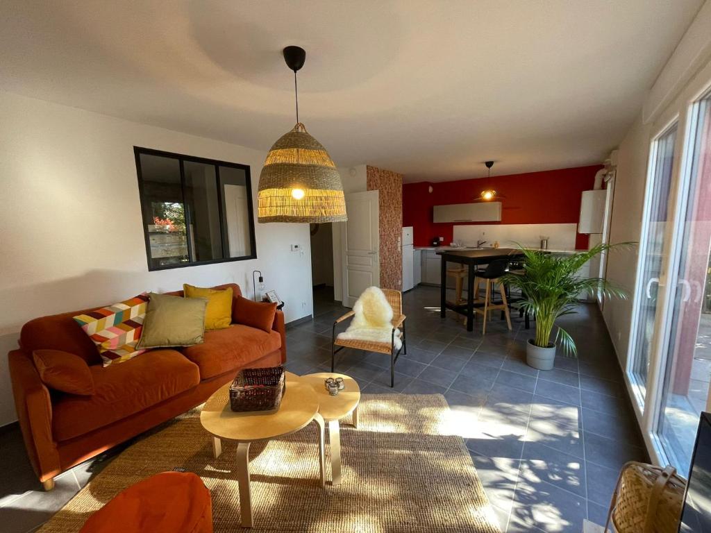 Appartement La Cabane du Loft 10 Avenue Charles de Gaulle 69740 Genas