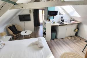 La Cabane - Petit studio mansardé - Plage 50m - Rue gratuite