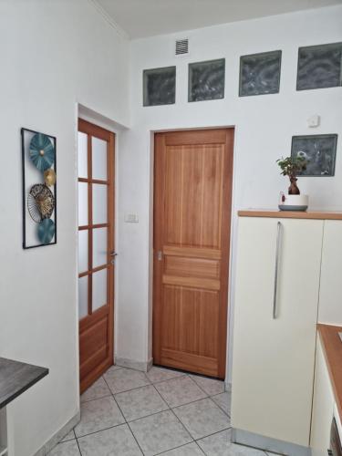 La Caisserie Vieux-port / une chambre et balcon