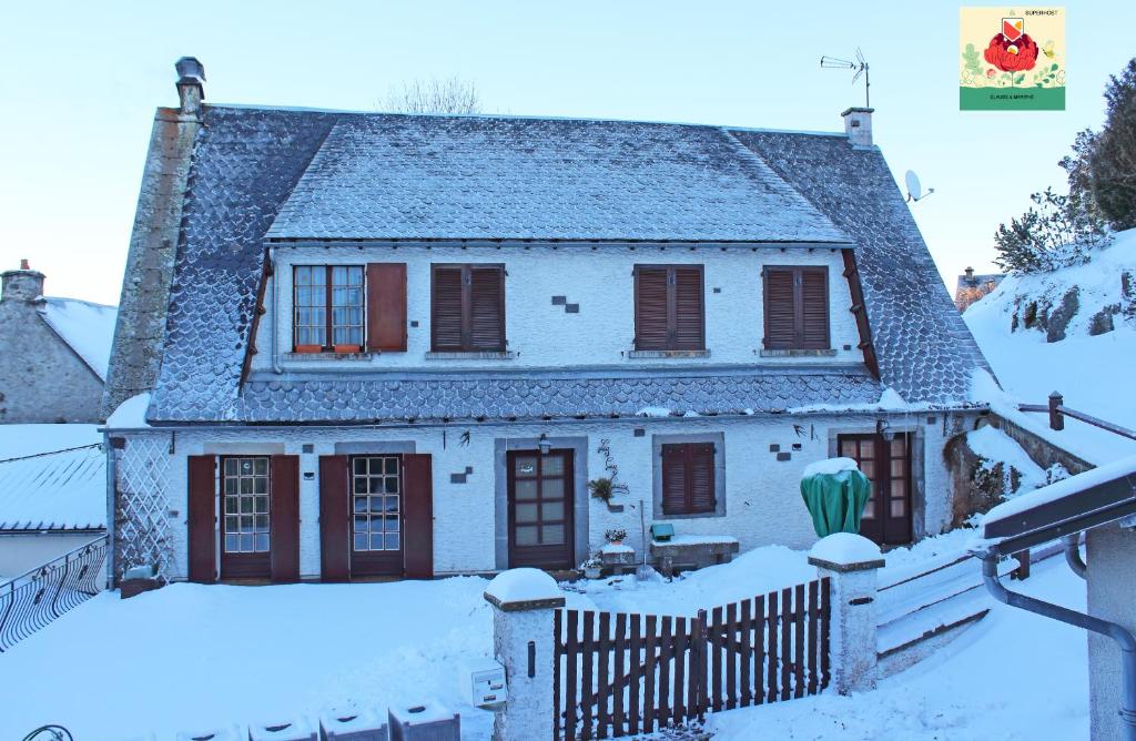 La Cascade Fleurie 1, rue du bourg, 63850 Saint-Genès-Champespe