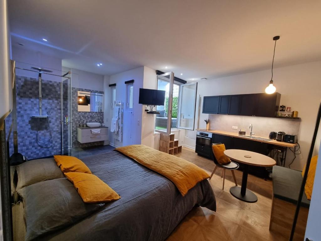 Appartement La chambre des secrets 5 Avenue Jaulerry 64200 Biarritz