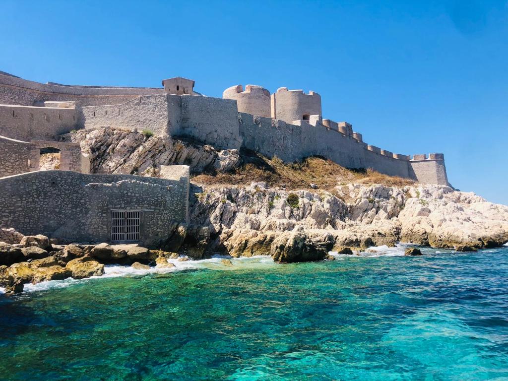 La Daurade du FRIOUL - Marseille - Frioul 1 Quai du Port Île Ratonneau, 13007 Marseille