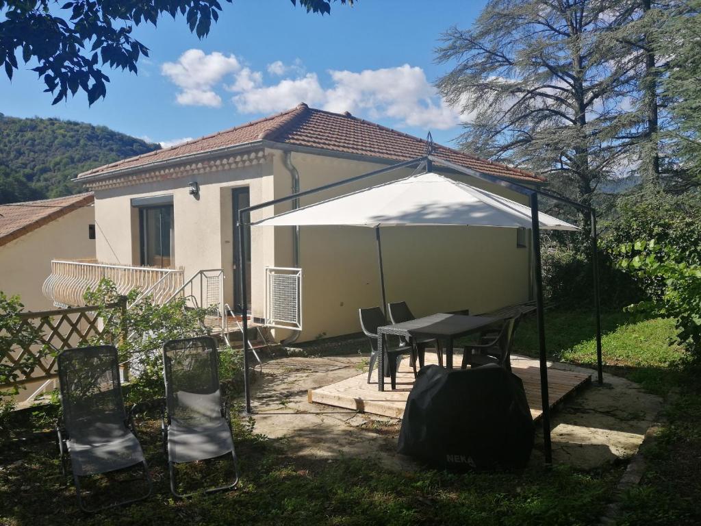 La Dolce vita gîte avec terrasse et vue 10 Montée des Aulagniers, 07600 Vals-les-Bains