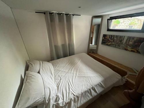 La FONTAINE - PISCINE - WIFI - emplacement IDEAL