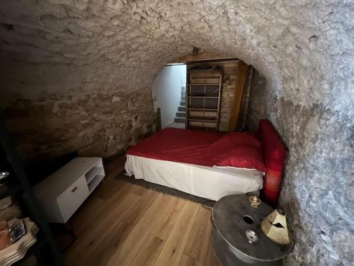 La FONTAINE - PISCINE - WIFI - emplacement IDEAL