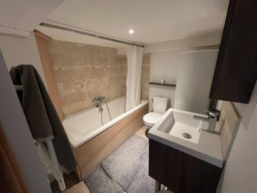 La FONTAINE - PISCINE - WIFI - emplacement IDEAL