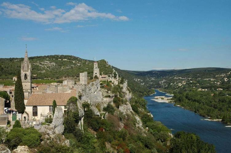 Appartement La fontaine Place de la font Rue des écoles 30760 Aiguèze