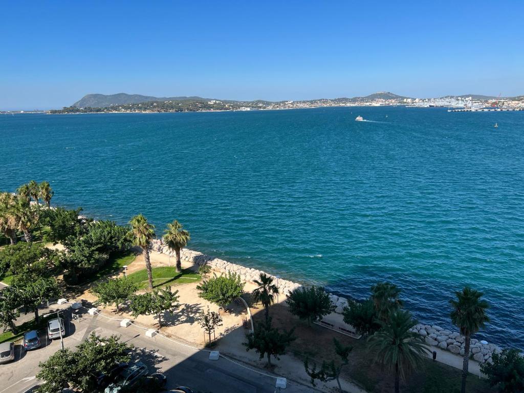 Appartement La Goélette ou Souléou 307 Avenue du Port de Plaisance La Goélette étage 8 83000 Toulon