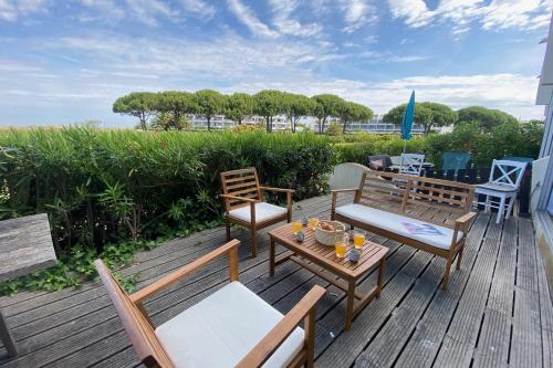 La Lagune - terrace and parking