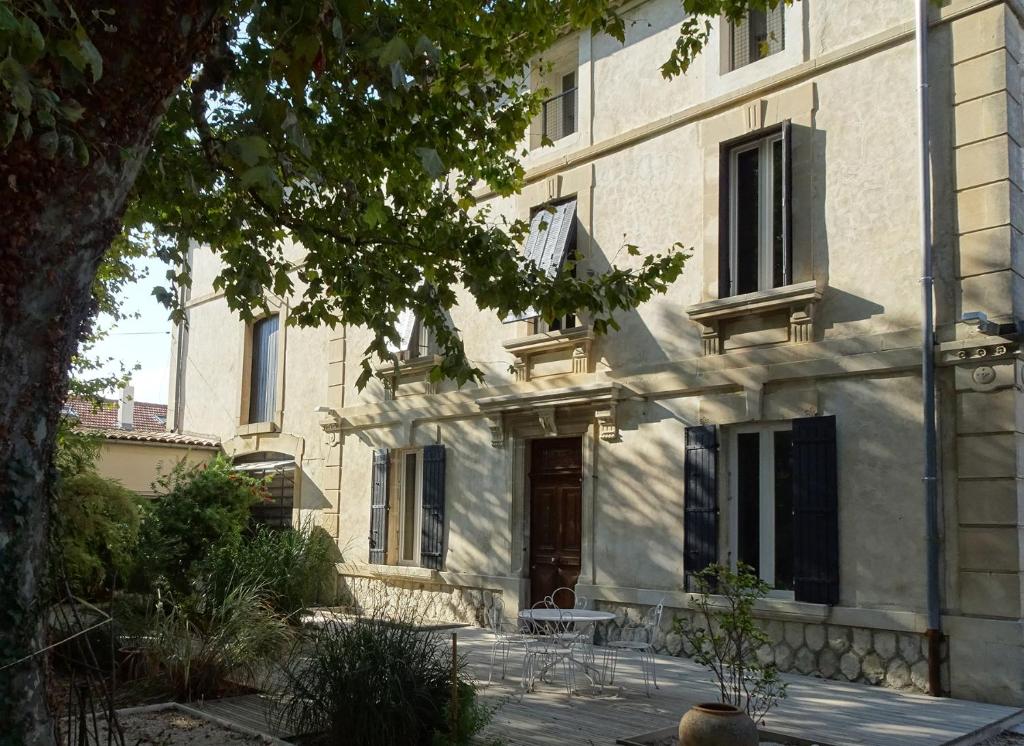 La Maison d Alys 6 Avenue de Verdun, 13440 Cabannes