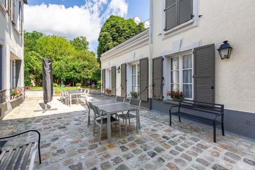 La maison de l 'arbre sec
