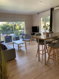 La MAISON des roses 3 - PISCINE - nouveau - WIFI - PARKING