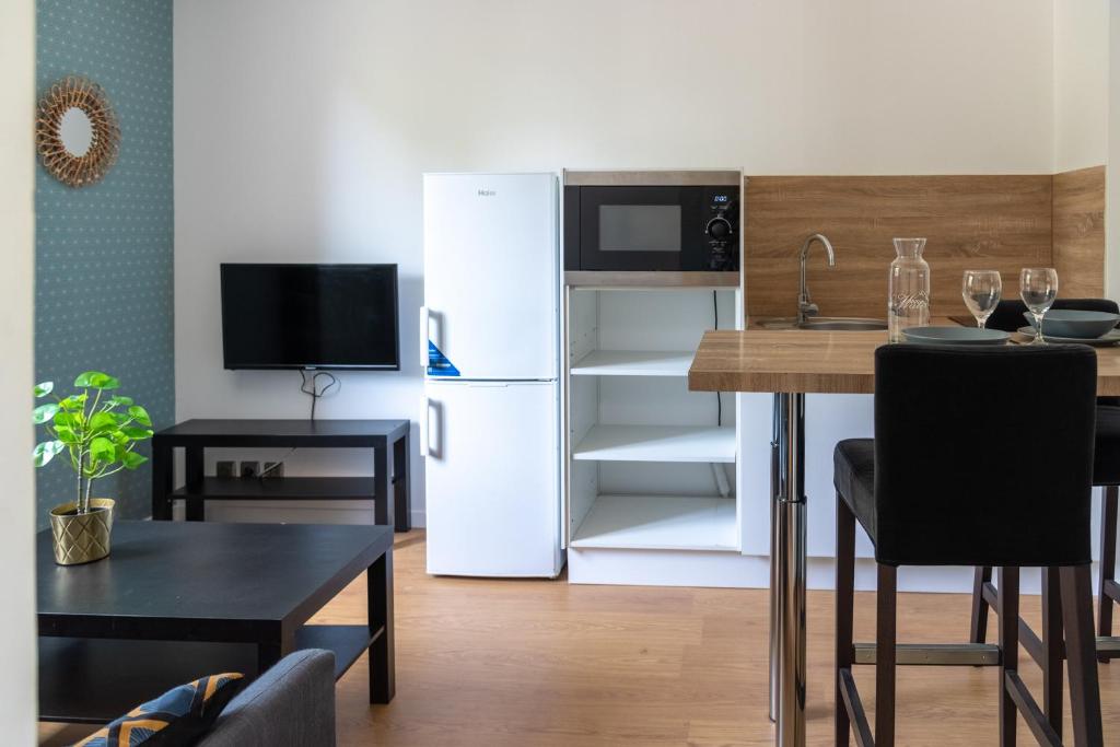La maison des roses - Avignon - WIFI - PISCINE - 2 63 Avenue Gabriel Péri, 30400 Villeneuve-lès-Avignon