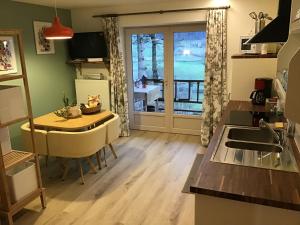 Appartement La Mazille , cossy vakantiestudio met zwembad in zuid-Bourgogne Le Baizet 71170 Anglure-sous-Dun Bourgogne