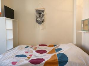 Appartement La N°6, Studette cosy avec parking gratuit 2ème étage porte droite 5 Rue André Félibien 17000 La Rochelle -1