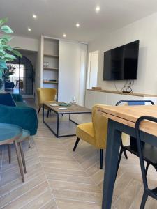 La Parenthese entre ville et mer parking prive -wifi - clim