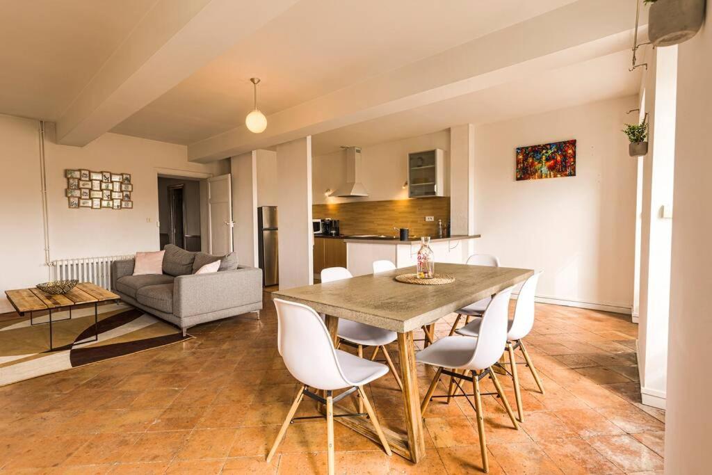 Appartement ❁La Pause Occitane❁ T3 cœur de ville avec parking 2ème étage 56 Place Jean Moulin 81600 Gaillac