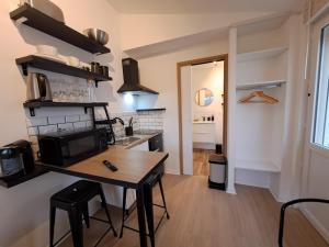 Appartement La petite grange - Unique, 5mn gare SNCF, 2 mn hyper centre, WIFI-Netflix 51 Rue de l'Yser 79000 Niort Deux-Sèvres