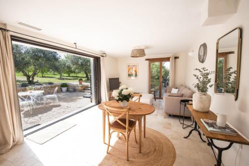 La Petite Ruche, 1 bedroom Gite in the Luberon