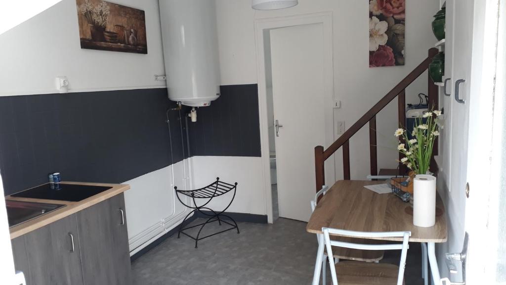 Appartement LA PIVOINE, un logement 2 pieces en centre bourg 23 Rue Jules Ferry 36270 Éguzon-Chantôme