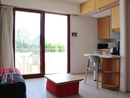 Appartement Appartement La Rochelle, 1 pièce, 2 personnes - FR-1-246-137 Appt 205 - Etage 2 - 57 Avenue Jean Monnet  - La Rochelle