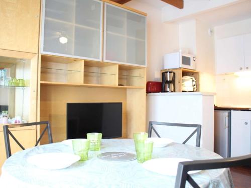 Appartement Appartement La Rochelle, 1 pièce, 4 personnes - FR-1-246-579 FUN 4 - APPARTEMENT 66 - ETAGE 1 13 AVENUE ANDRE GABARET La Rochelle