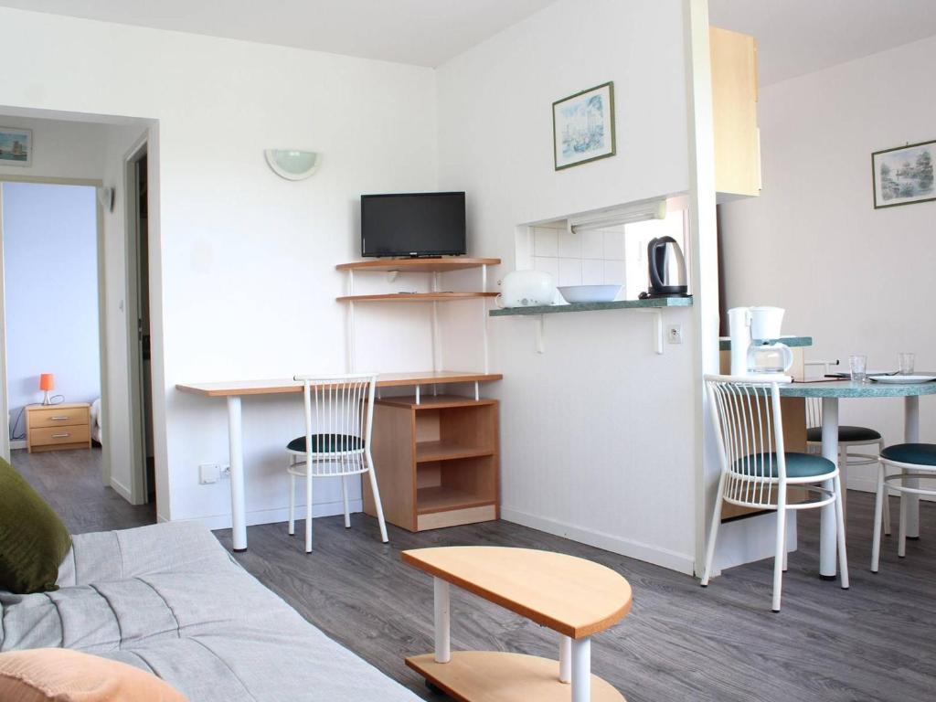 Appartement Appartement La Rochelle, 2 pièces, 4 personnes - FR-1-246-497 BAT A - APPARTEMENT 123 - ETAGE 1  44 AVENUE JEAN MONNET, 17000 La Rochelle